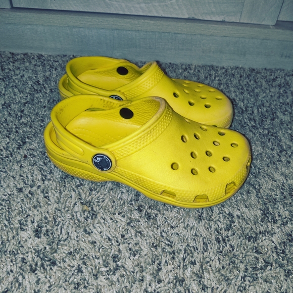 Crocs Classic Yellow Clogs Toddler Size 10 - Picture 3 of 6